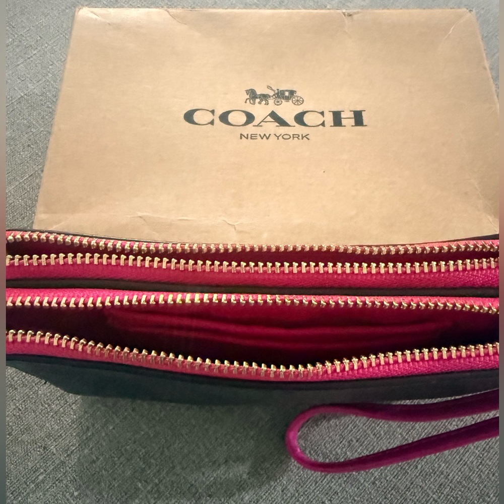 NEW COACH DOUBLE CORNER ZIP WRISTLET IN SIGNATURE
CANVAS. - Picture 4 of 8